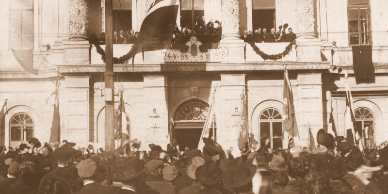 General Petitti di Roreto, guverner Julijske krajine, govori v Piranu 5. novembra 1918.