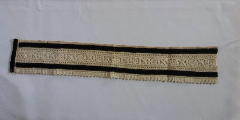 Rokavni zavihek s šivano čipko, istrska noša iz 19. stoletja, inv. št. E 2553